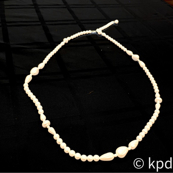 ESTATE AUCTION- appears to be mixed large fresh water/ baroque pearls! - Picture 4 of 7